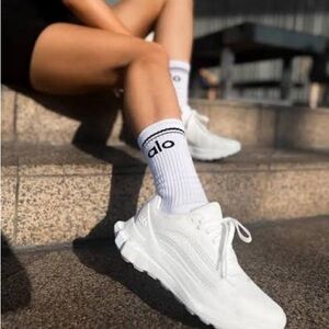 ALO Yoga - Women's Runner Sneakers in White